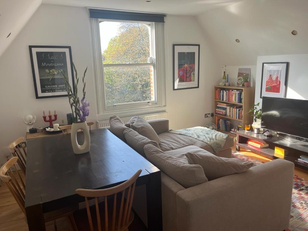 2 Bedroom Top Floor Flat, West Dulwich Free Street Parking Лондон Экстерьер фото